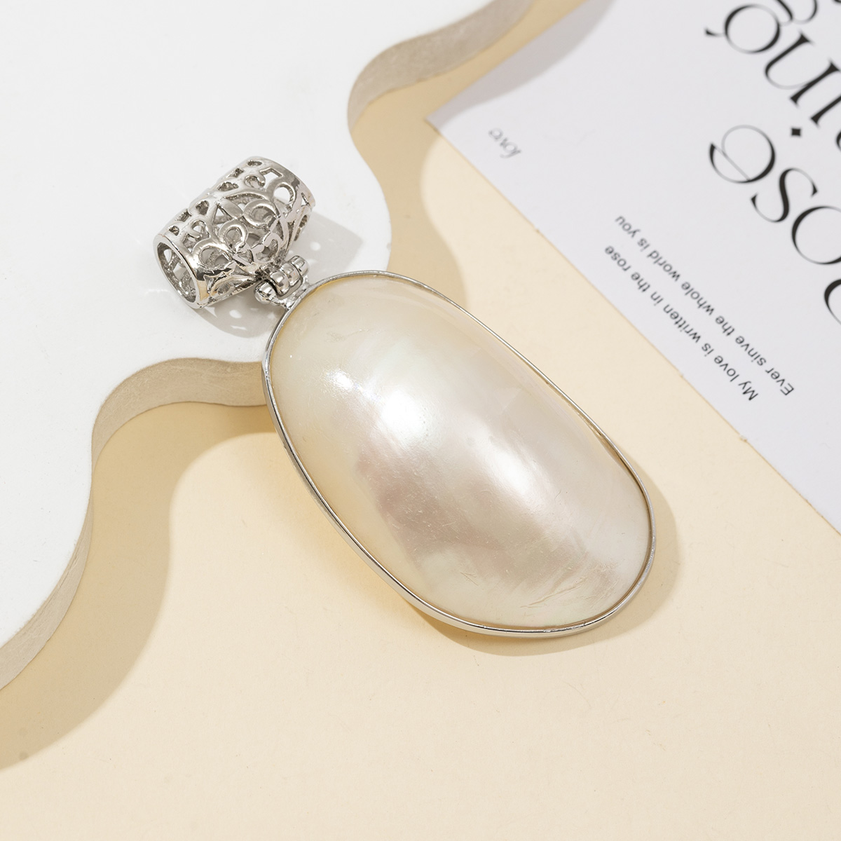Mother Of Pearl Shell Pendant Necklace - Natural Mother of Pearl Oval Shell